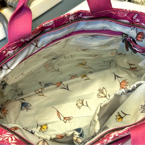 Lug Pink Floral Crossbody Bag Set - Picture 7 of 12